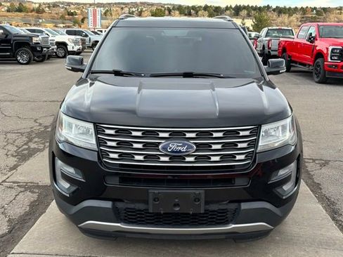 Used 2017 Ford Explorer XLT image 9