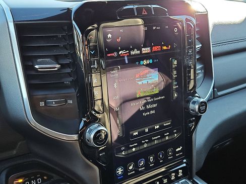 Used 2020 RAM 1500 Laramie w/ Sport Appearance Package image 17