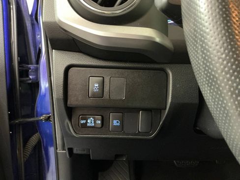 Used 2022 Toyota Tacoma SR5 RWD image 17