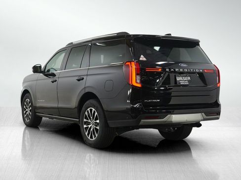 Used 2025 Ford Expedition Platinum AWD/4WD image 3