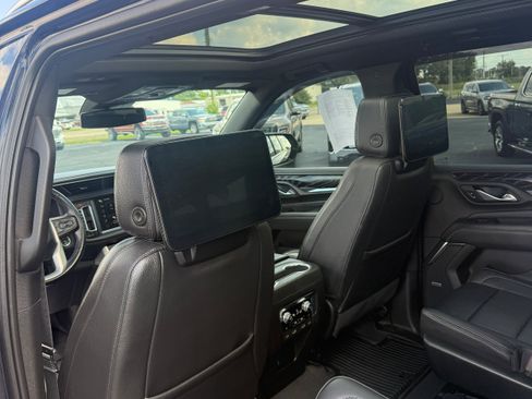 Used 2023 GMC Yukon XL Denali AWD/4WD image 14
