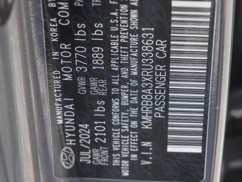 Used 2024 Hyundai Venue SE FWD image 19