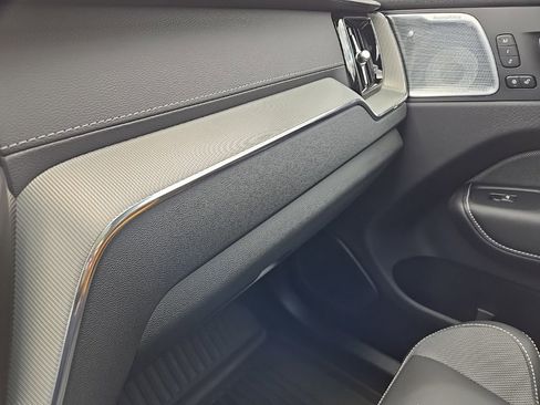 Certified 2025 Volvo XC60 T8 Polestar image 31