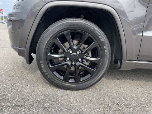 Certified 2020 Jeep Grand Cherokee Altitude AWD/4WD image 9