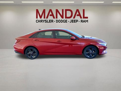 Used 2021 Hyundai Elantra SEL w/ Cargo Package FWD image 5