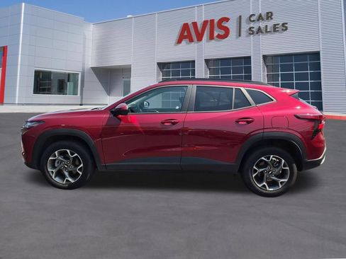 Used 2025 Chevrolet Trax LT w/ LT Convenience Package FWD image 10