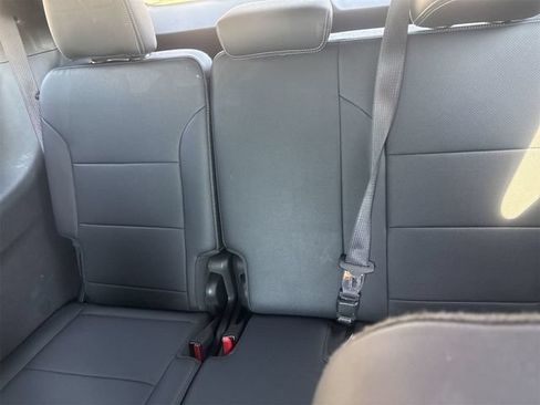 Used 2025 Chevrolet Traverse LT FWD image 10