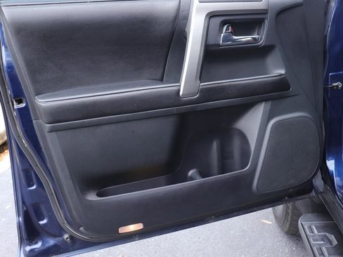 Used 2015 Toyota 4Runner SR5 Premium image 10