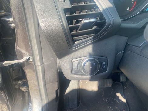 Used 2018 Ford Escape SE image 19