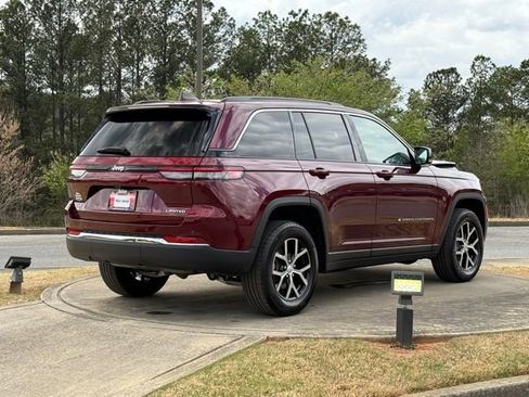 Used 2024 Jeep Grand Cherokee Limited image 7