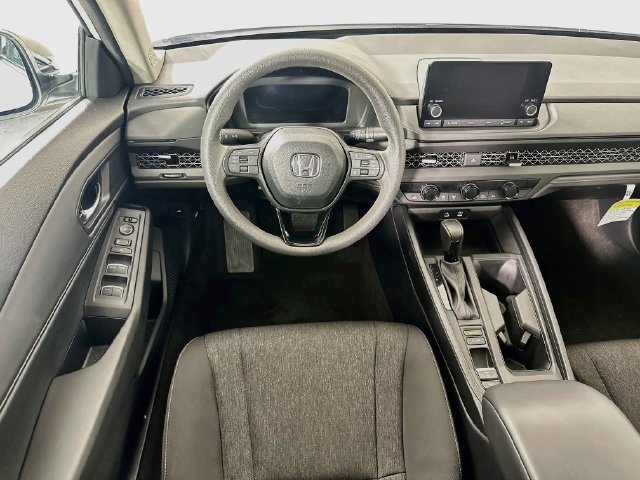 Certified 2025 Honda Accord SE image 4