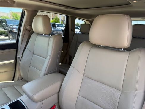 Used 2017 Jeep Grand Cherokee Limited w/ Luxury Group II RWD image 11