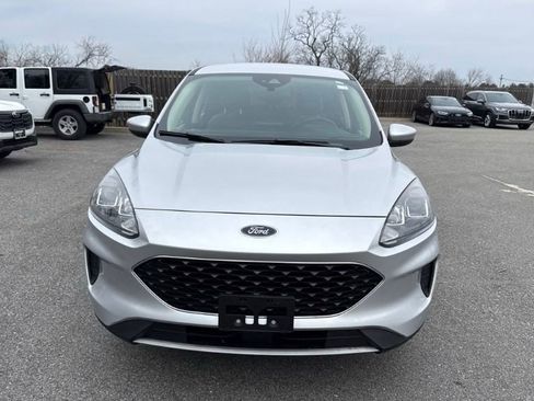 Used 2020 Ford Escape SE image 2
