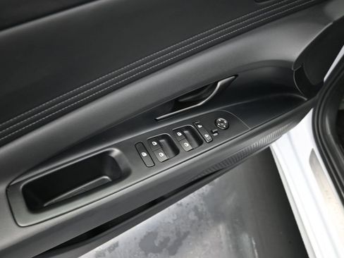 Certified 2025 Hyundai Elantra Sport image 11