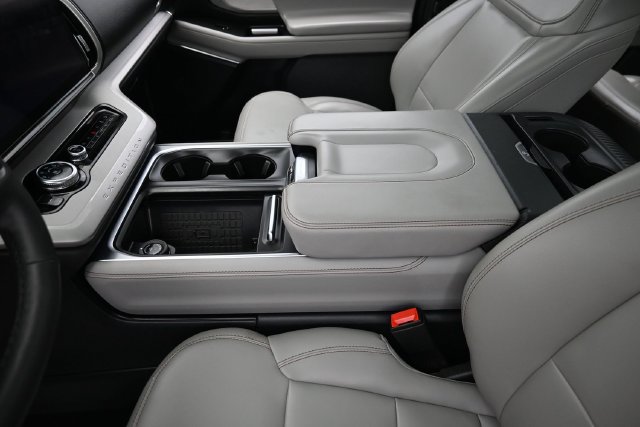 Used 2025 Ford Expedition Active AWD/4WD image 26