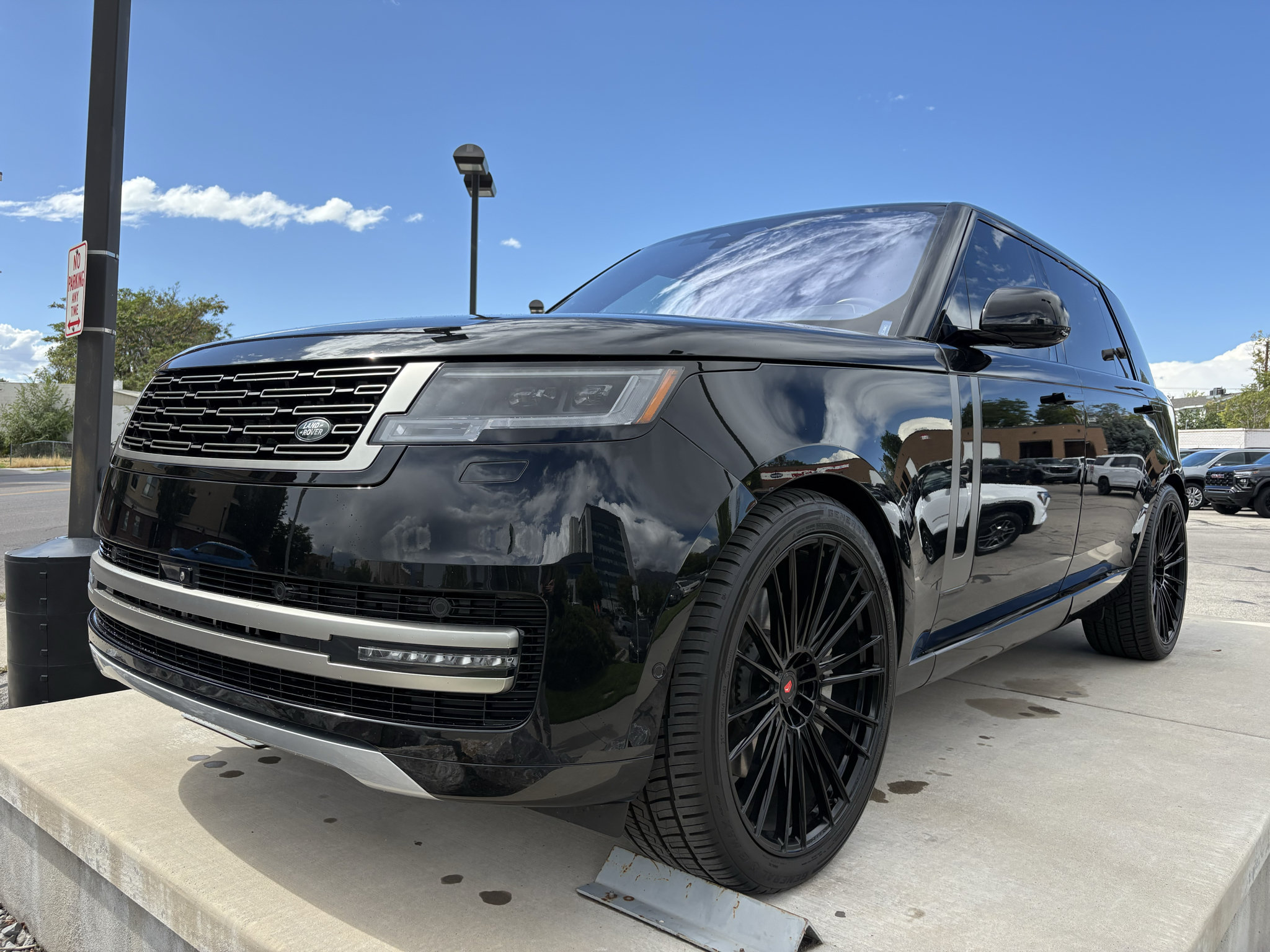 Used 2023 Land Rover Range Rover Long Wheelbase SE AWD/4WD image 14