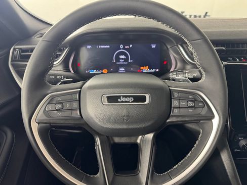 Used 2023 Jeep Grand Cherokee L Laredo AWD/4WD image 13