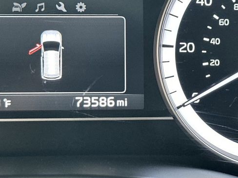 Used 2017 Kia Niro LX image 32