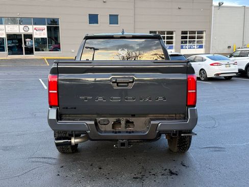 Used 2025 Toyota Tacoma TRD Off-Road AWD/4WD image 4