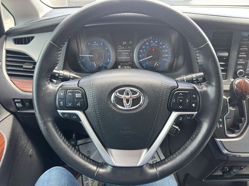 Used 2018 Toyota Sienna Limited Premium image 31