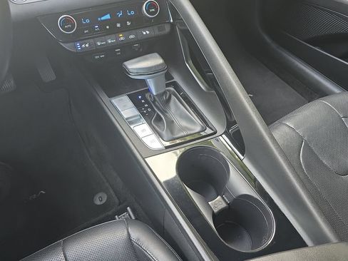 Used 2022 Hyundai Elantra Limited FWD image 27