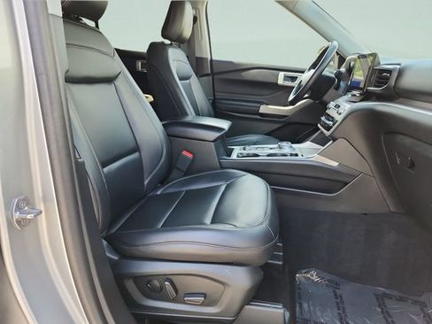 Used 2023 Ford Explorer XLT w/ Equipment Group 202A AWD/4WD image 23