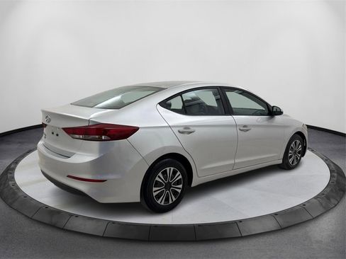 Used 2018 Hyundai Elantra SE image 5