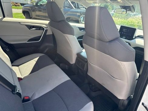 Used 2024 Toyota RAV4 XLE AWD/4WD image 31
