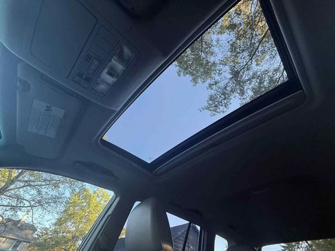 Used 2012 Toyota Highlander SE image 19