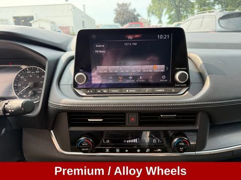 Used 2024 Nissan Rogue SV AWD/4WD image 17