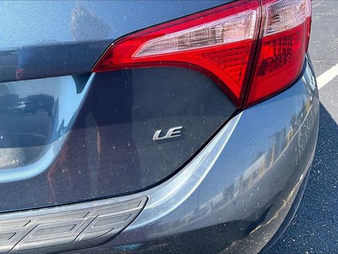 Used 2017 Toyota Corolla LE w/ Carpet Mat Package (TMS) FWD image 7