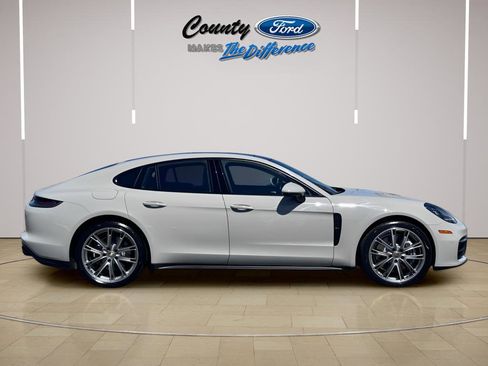 Used 2021 Porsche Panamera RWD image 12