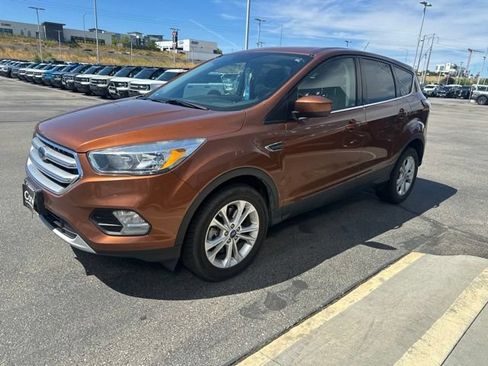 Used 2017 Ford Escape SE AWD/4WD image 3