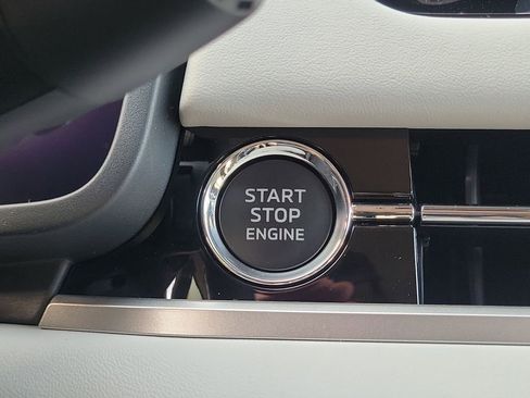 New 2025 Mitsubishi Outlander SE image 15