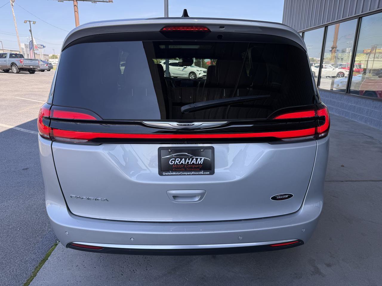 Used 2024 Chrysler Pacifica Pinnacle FWD image 6