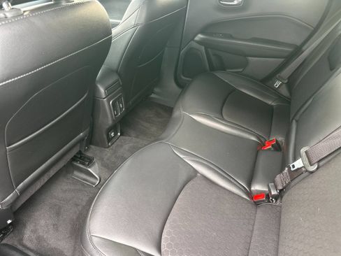 Used 2020 Jeep Compass Latitude AWD/4WD image 12
