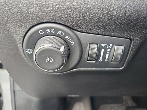 Used 2025 Jeep Compass Trailhawk AWD/4WD image 40