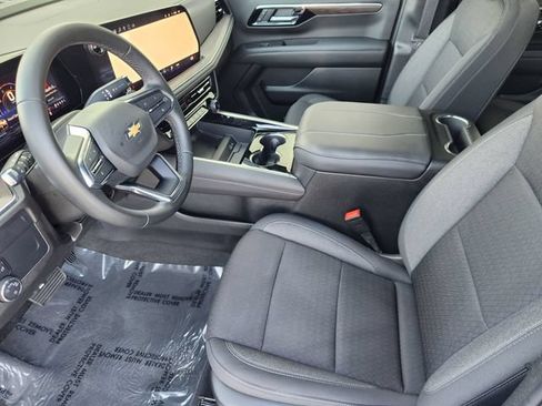 Used 2025 Chevrolet Tahoe LS RWD image 4