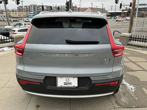 Certified 2025 Volvo XC40 B5 Core image 9