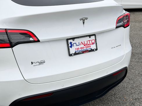 Used 2022 Tesla Model Y Long Range image 83