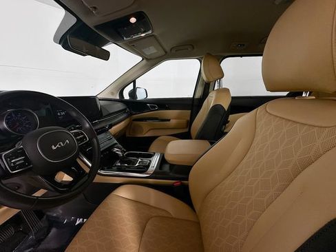 Used 2024 Kia Carnival EX FWD image 21