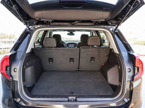 Used 2024 GMC Terrain SLE image 27
