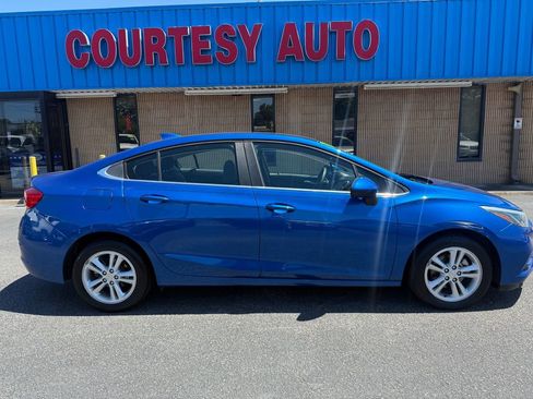 Used 2018 Chevrolet Cruze LT FWD image 10