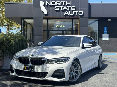 Used 2020 BMW 330i Sedan w/ M Sport Package RWD image 2