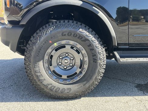 New 2025 Ford Bronco Outer Banks w/ Sasquatch Package image 27