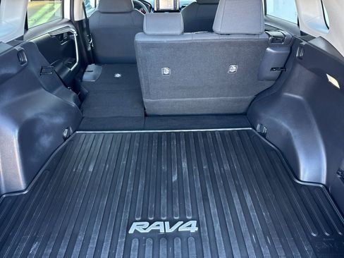 Used 2022 Toyota RAV4 LE image 16