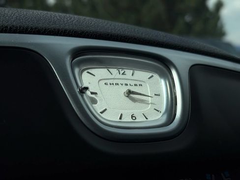 Used 2019 Chrysler 300 Limited AWD/4WD image 19