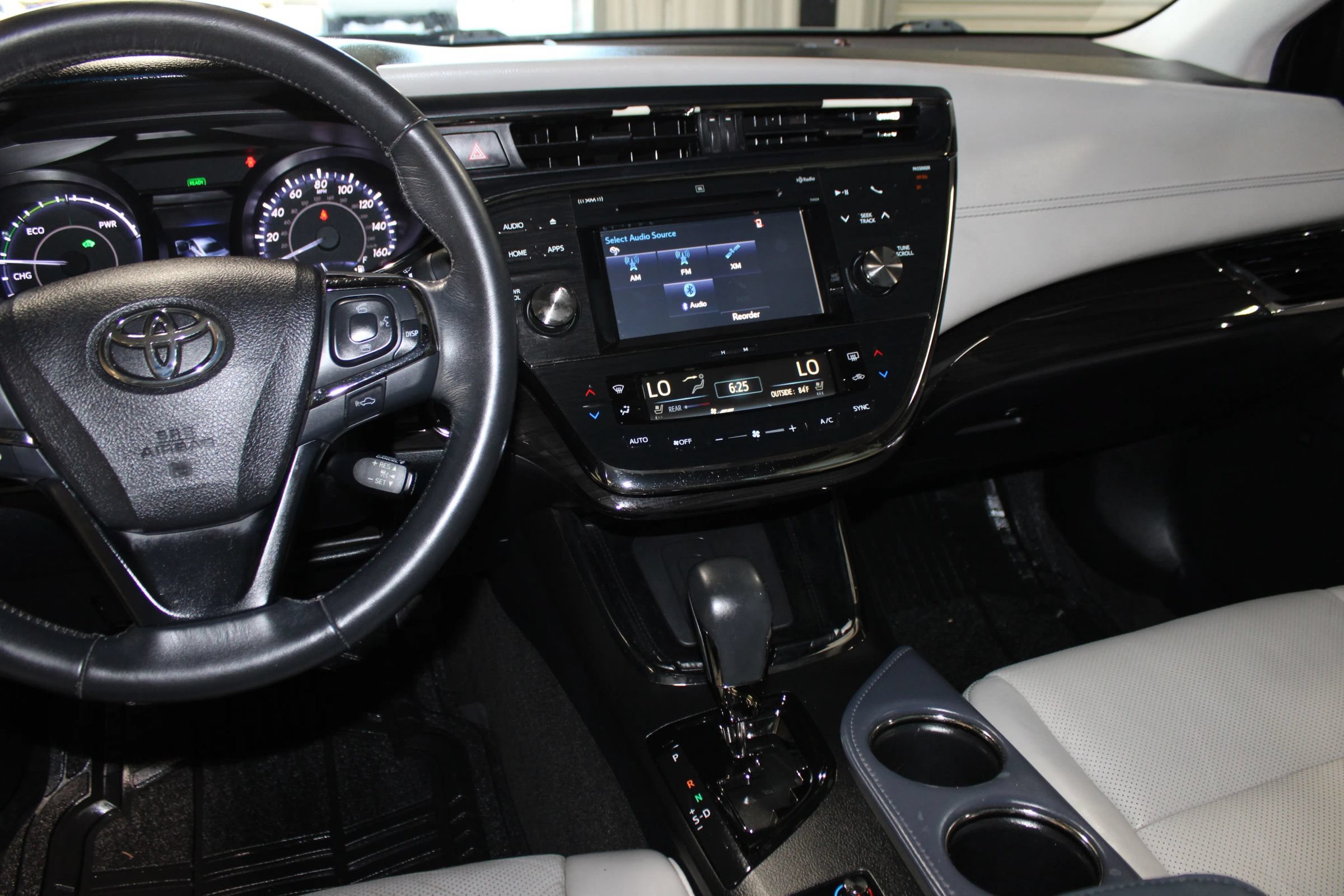Used 2015 Toyota Avalon Limited w/ Technology Package FWD image 12