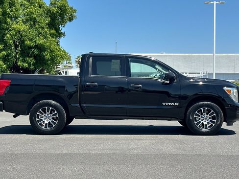 Certified 2022 Nissan Titan SV image 3