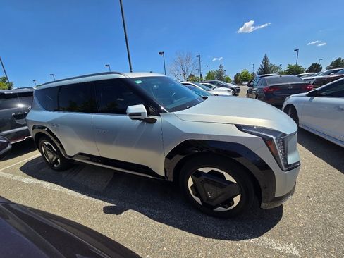 Used 2024 Kia EV9 Land AWD/4WD image 16